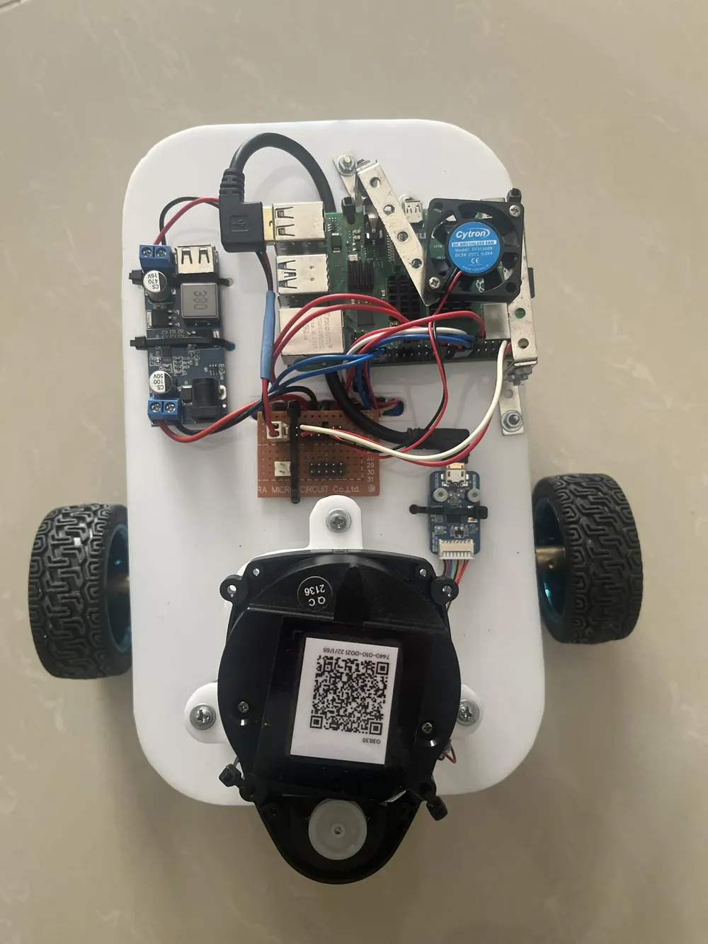 The robot, top view with LIDAR